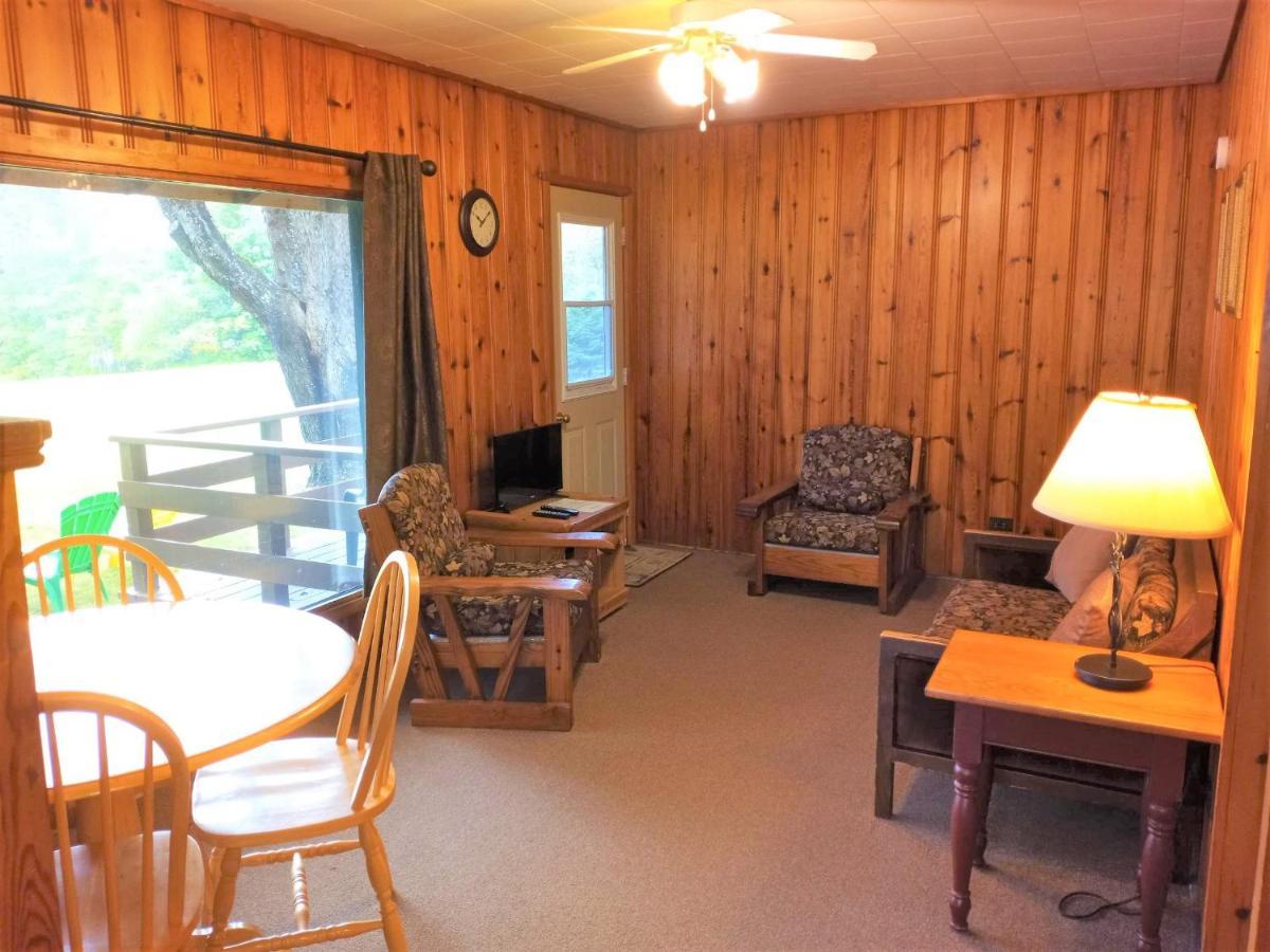Logging Chain Lodge Cottage Resort Dwight Exterior photo