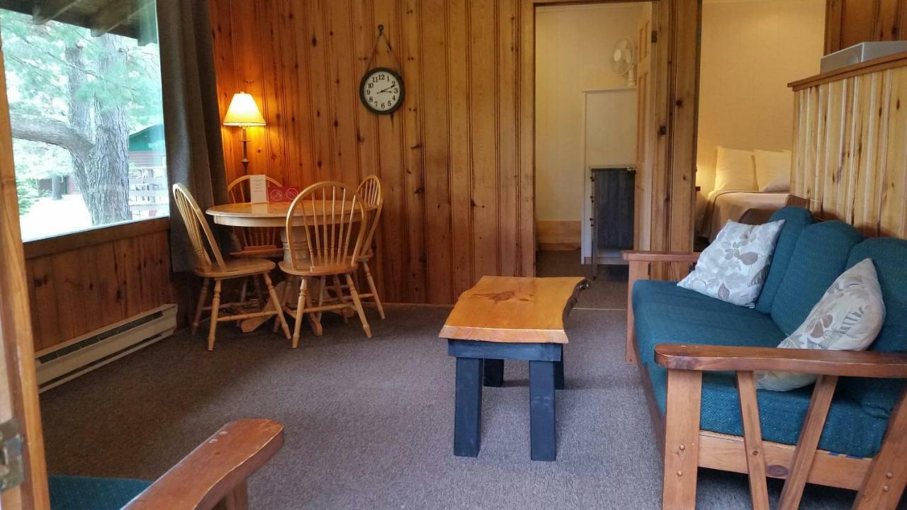 Logging Chain Lodge Cottage Resort Dwight Exterior photo